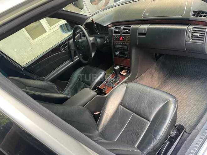 Mercedes E 230 1996, 345,000 km - 2.3 л - Qazax