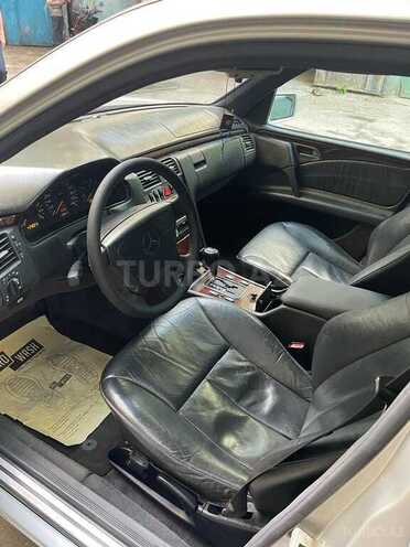 Mercedes E 230 1996, 345,000 km - 2.3 л - Qazax