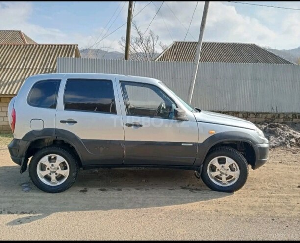 Chevrolet Niva 2013, 402,000 km - 1.7 l - Lerik