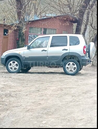 Chevrolet Niva 2013, 402,000 km - 1.7 l - Lerik