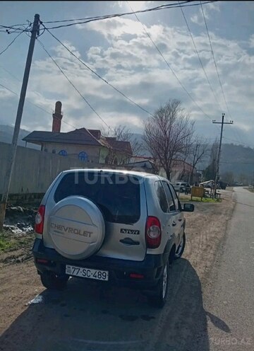 Chevrolet Niva 2013, 402,000 km - 1.7 l - Lerik