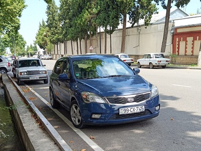 Kia Ceed 2009, 244,256 km - 1.4 л - Göygöl