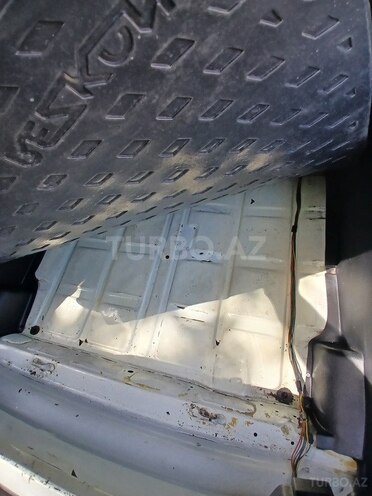 LADA (VAZ) 2107 2001, 96,000 km - 1.6 l - Salyan