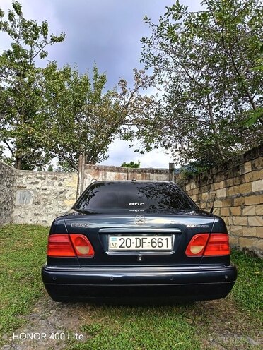 Mercedes E 240 1999, 327,000 km - 2.4 l - Qax