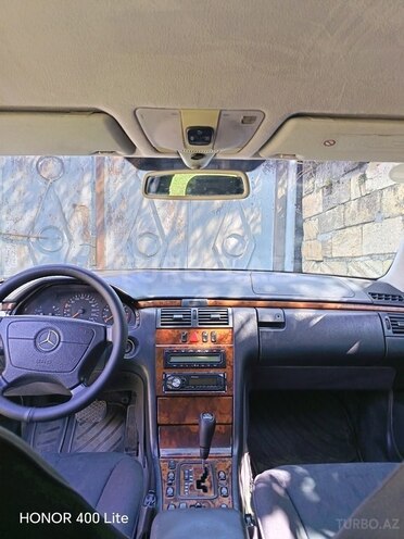 Mercedes E 240 1999, 327,000 km - 2.4 l - Qax
