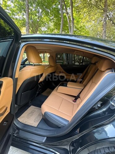 Lexus ES 300h 2023, 77,000 km - 2.5 l - Bakı