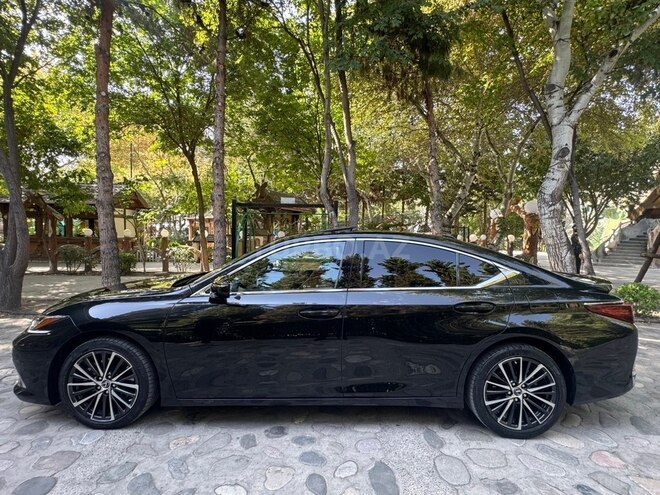 Lexus ES 300h 2023, 77,000 km - 2.5 l - Bakı