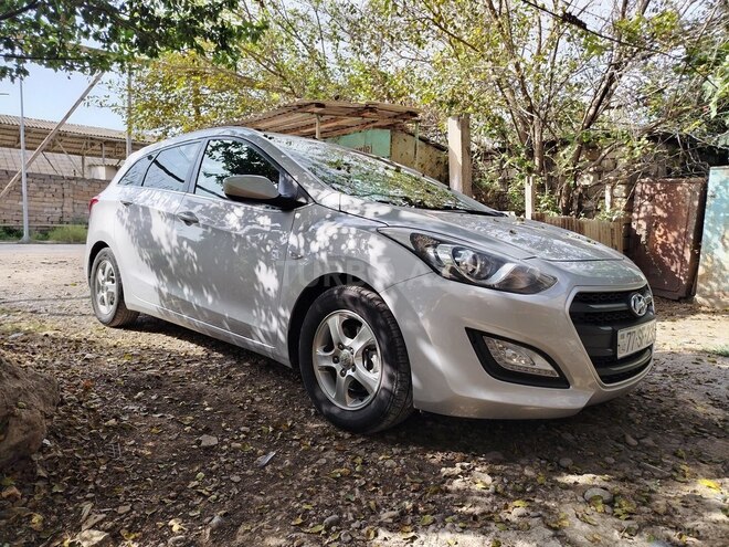Hyundai i30 2015, 249,000 km - 1.6 l - Salyan