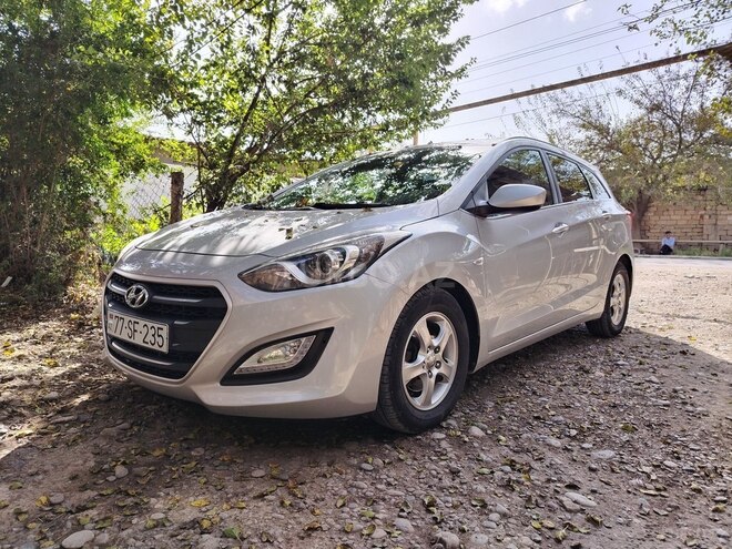 Hyundai i30 2015, 249,000 km - 1.6 l - Salyan