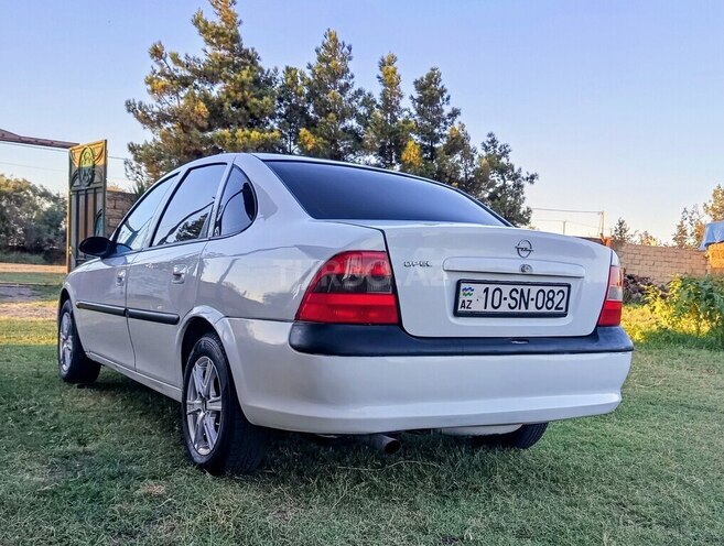 Opel Vectra 1996, 292,000 km - 1.8 l - İmişli