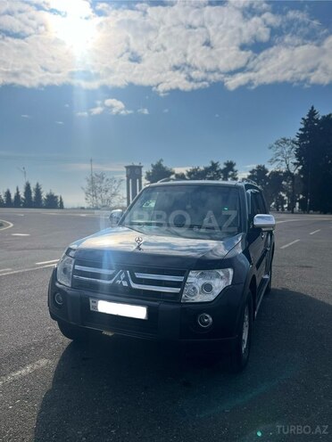 Mitsubishi Pajero 2006, 324,000 km - 3.0 l - Qax