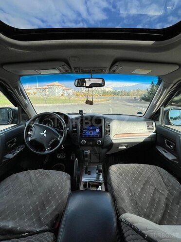Mitsubishi Pajero 2006, 324,000 km - 3.0 l - Qax