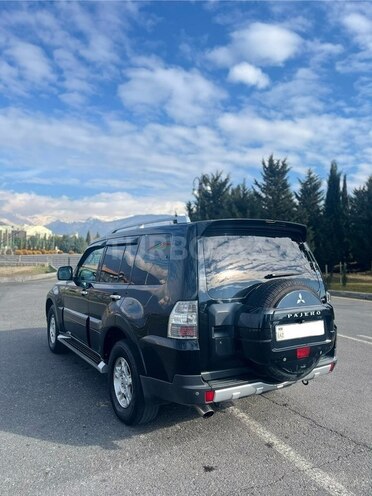 Mitsubishi Pajero 2006, 324,000 km - 3.0 l - Qax