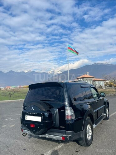 Mitsubishi Pajero 2006, 324,000 km - 3.0 l - Qax