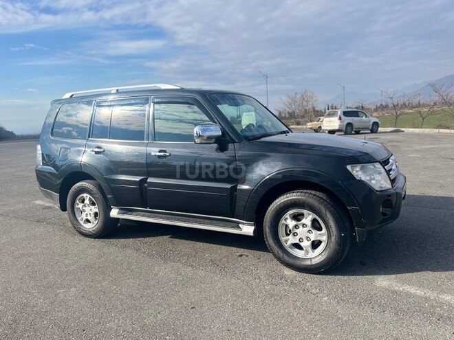 Mitsubishi Pajero 2006, 324,000 km - 3.0 l - Qax