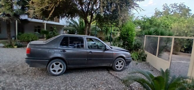 Volkswagen Vento 1993, 280,000 km - 2.0 l - Ağcabədi