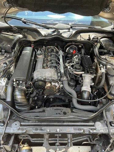 Mercedes E 220 2003, 303,000 km - 2.2 l - Bakı