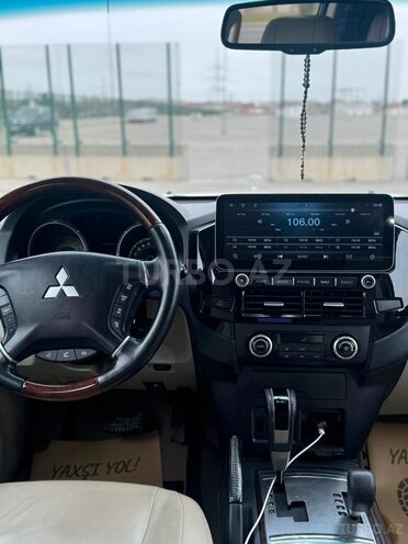 Mitsubishi Pajero 2010, 291,000 km - 3.5 л - Bakı