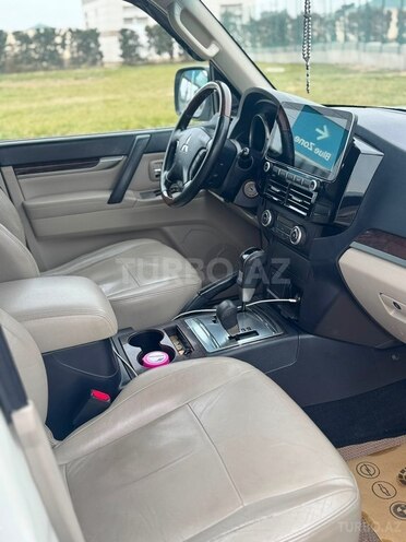 Mitsubishi Pajero 2010, 291,000 km - 3.5 л - Bakı