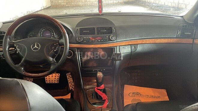 Mercedes E 240 2003, 350,000 km - 2.6 l - Ucar