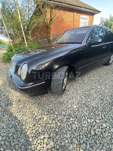 Mercedes E 270 2000, 460,000 km - 2.7 l - Astara