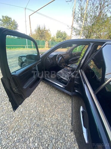 Mercedes E 270 2000, 460,000 km - 2.7 l - Astara