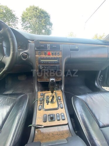 Mercedes E 270 2000, 460,000 km - 2.7 l - Astara