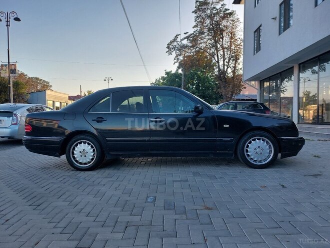 Mercedes E 240 1998, 495,000 km - 2.4 l - Quba