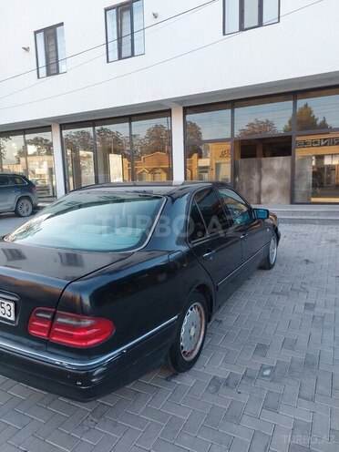 Mercedes E 240 1998, 495,000 km - 2.4 l - Quba