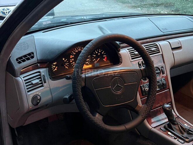 Mercedes E 240 1998, 495,000 km - 2.4 l - Quba