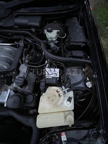 Mercedes E 240 1998, 495,000 km - 2.4 l - Quba