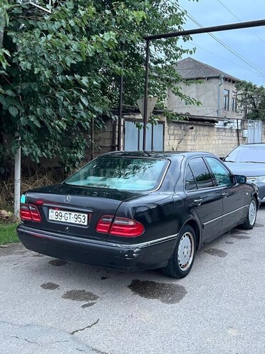 Mercedes E 240 1998, 495,000 km - 2.4 l - Quba