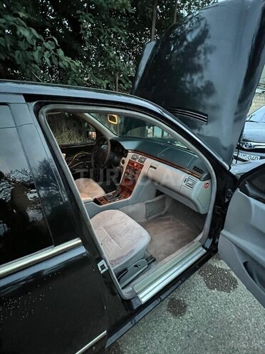 Mercedes E 240 1998, 495,000 km - 2.4 l - Quba