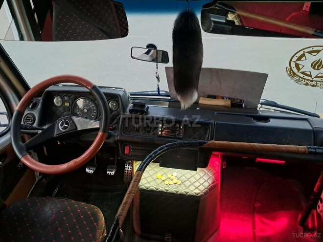 Mercedes 208 D 1993, 324,560 km - 2.3 л - Şirvan