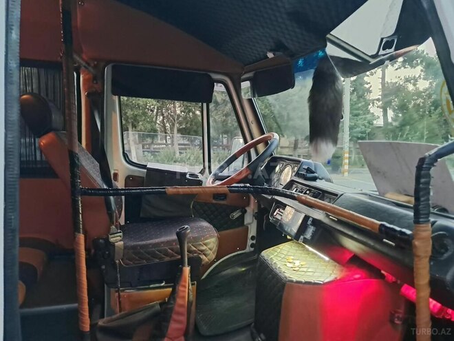 Mercedes 208 D 1993, 324,560 km - 2.3 л - Şirvan
