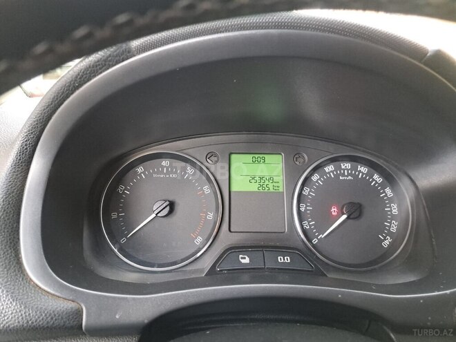 Skoda Fabia 2012, 253,000 km - 1.6 l - Bakı