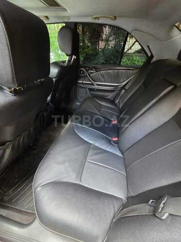 Mercedes E 270 2001, 528,000 km - 2.7 l - Bakı