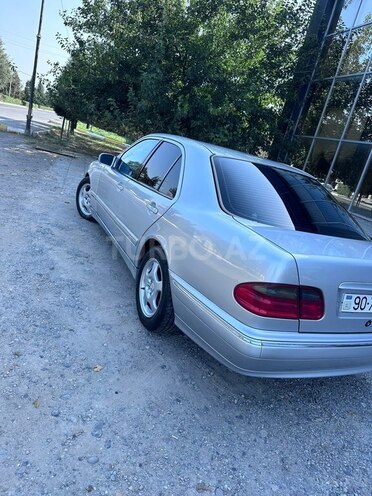 Mercedes E 240 2001, 399,216 km - 2.6 l - Beyləqan