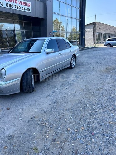 Mercedes E 240 2001, 399,216 km - 2.6 l - Beyləqan