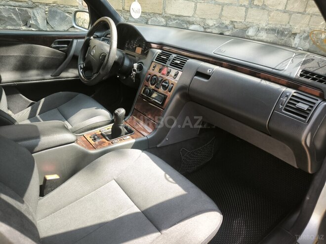 Mercedes E 220 2001, 400,000 km - 2.2 l - Şəki