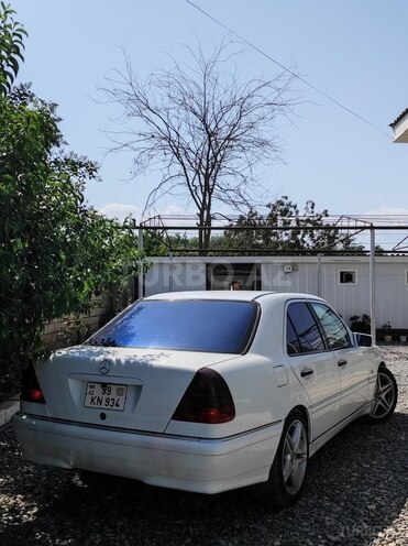 Mercedes C 240 2000, 367,734 km - 2.4 l - Salyan