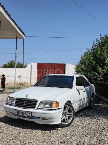 Mercedes C 240 2000, 367,734 km - 2.4 l - Salyan