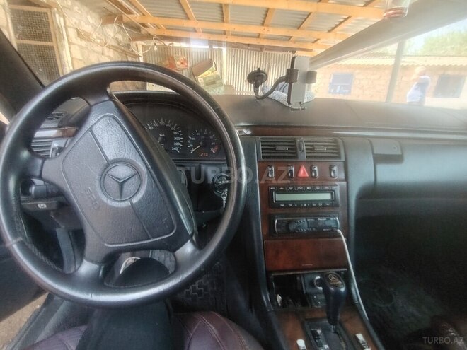 Mercedes E 280 4MATIC 1996, 422,000 km - 2.8 l - Beyləqan