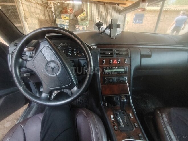 Mercedes E 280 4MATIC 1996, 422,000 km - 2.8 l - Beyləqan