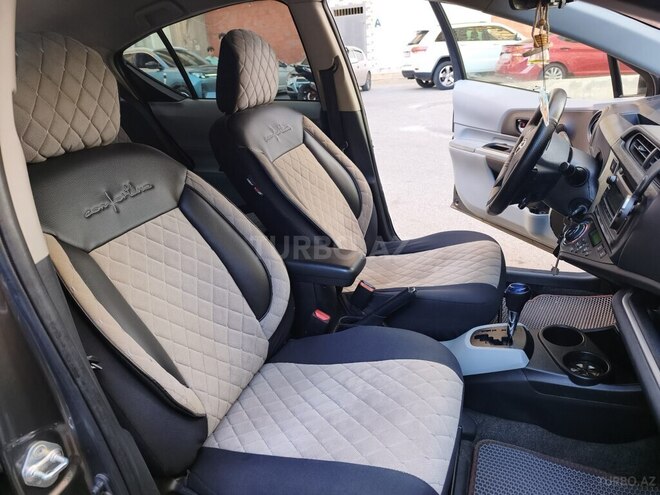 Toyota Prius C 2014, 257,495 km - 1.5 л - Bakı