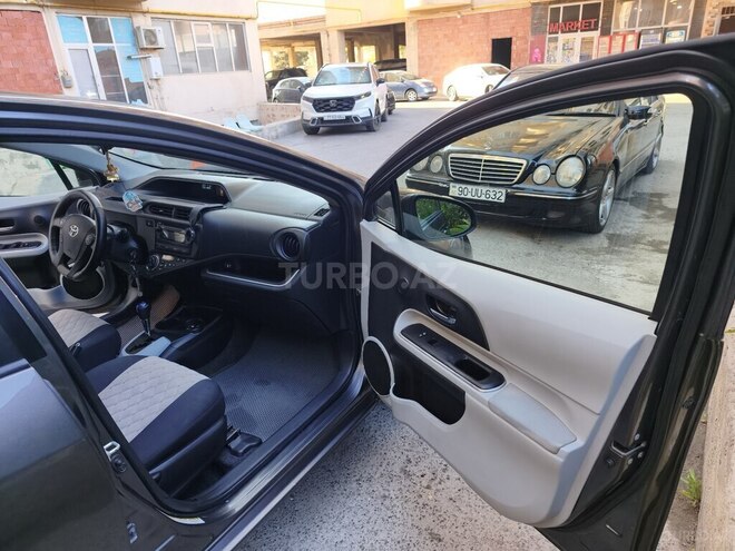 Toyota Prius C 2014, 257,495 km - 1.5 л - Bakı