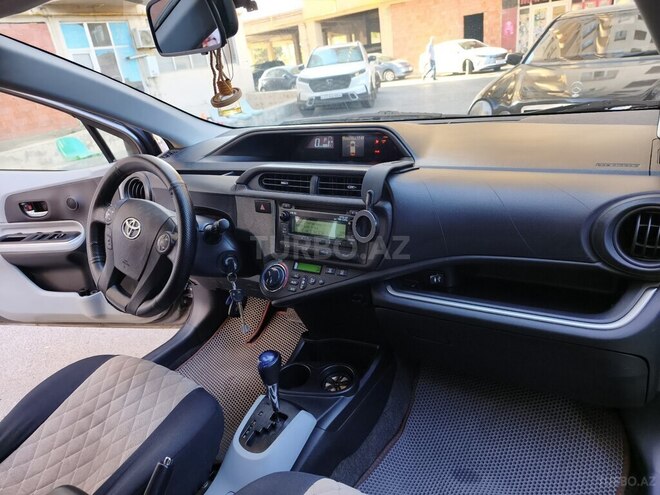 Toyota Prius C 2014, 257,495 km - 1.5 л - Bakı