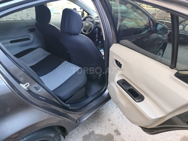 Toyota Prius C 2014, 257,495 km - 1.5 л - Bakı