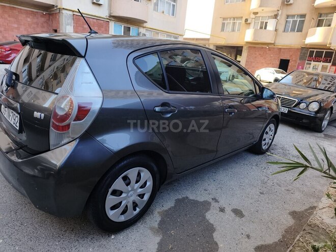 Toyota Prius C 2014, 257,495 km - 1.5 л - Bakı