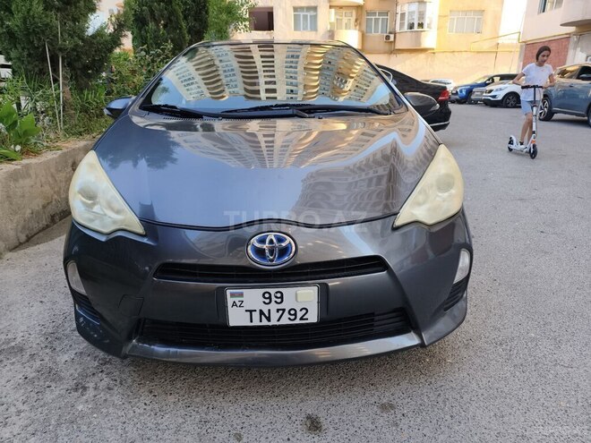 Toyota Prius C 2014, 257,495 km - 1.5 л - Bakı